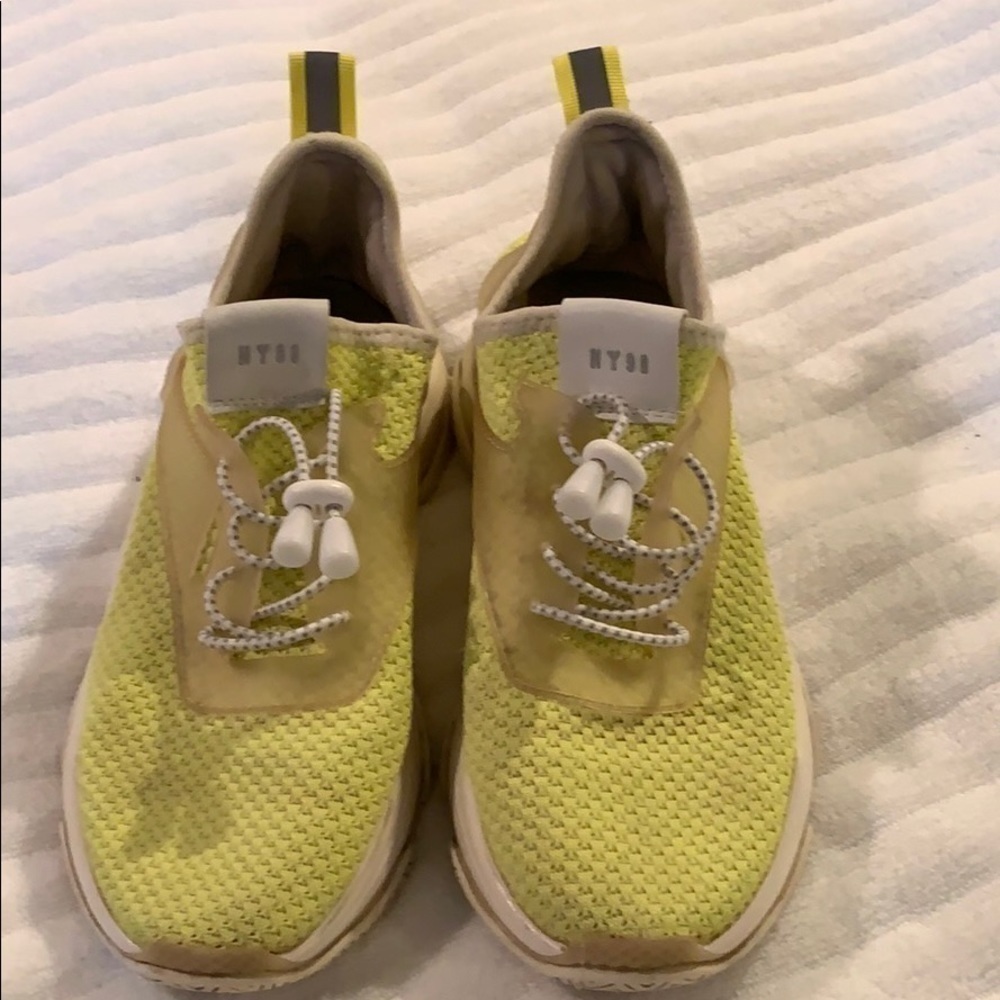 Steve Madden yellow/white NY90 Sneakers. Size 7.5.​​​​​​​​​​​​​​​​​​​​​​